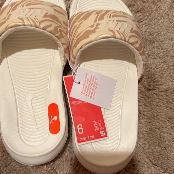 NWT NIKE POOL SLIDES LOUNGE SANDALS BEACH SHOES 6 womens - Picture 5 of 8